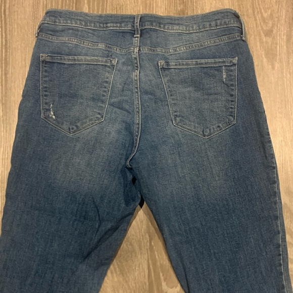 PRACTICALLY BRAND NEW LADIES OLD NAVY JEANS SZ. 12 WAIST & 32”LENGTH-WORN TWICE - Picture 4 of 6